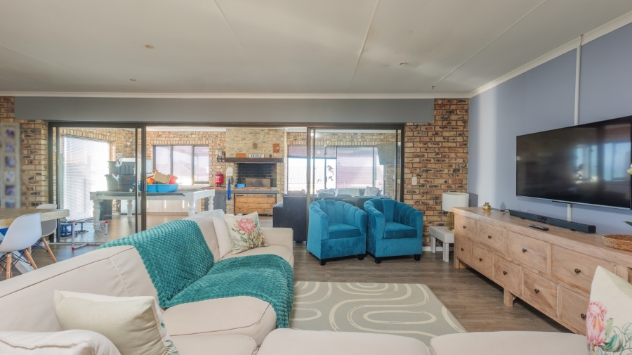 4 Bedroom Property for Sale in Oceanview Heights Western Cape